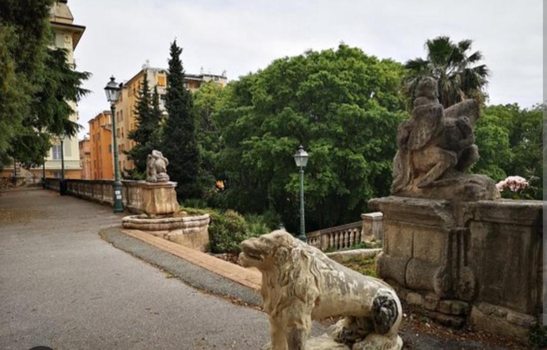 Ampio Appartamento Con 2 Posti Auto E Cortile Genua Exterior foto